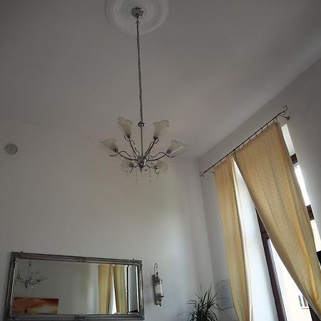 Pokoje Goscinne P.O.W. 17 Łódź Exteriör bild