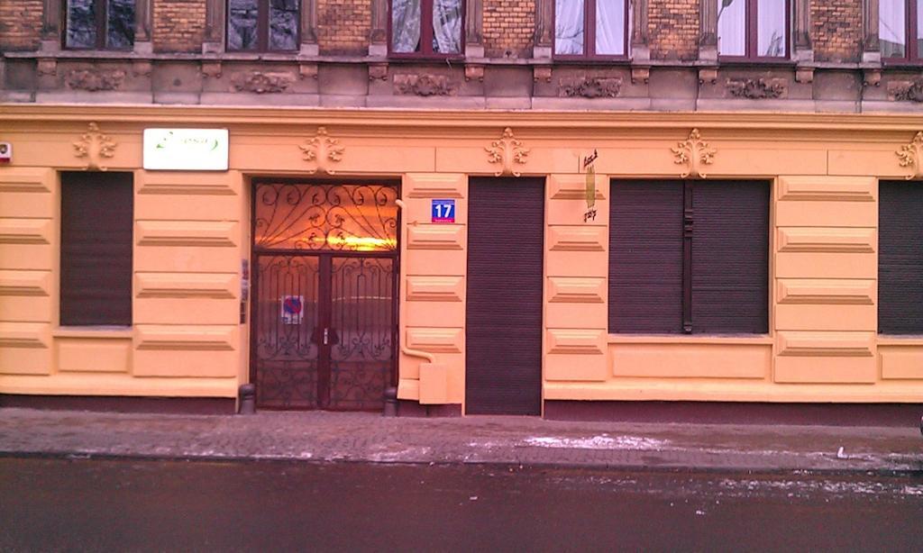 Pokoje Goscinne P.O.W. 17 Łódź Exteriör bild